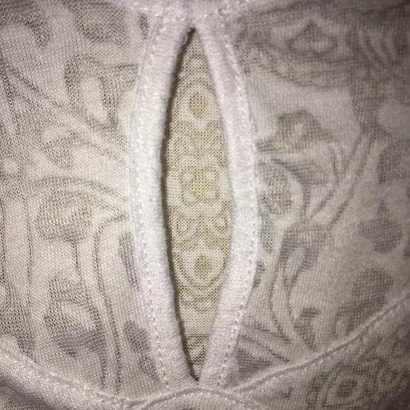 REVOLUTION BY RICKI’S WHITE SHEER BURN OUT PATTERN T-SHIRT - Picture 4 of 6